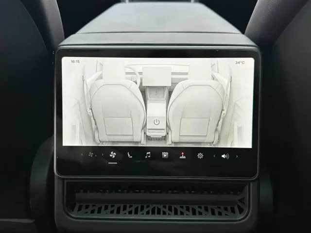 Tesla Model Y — Фото автомобиля 15