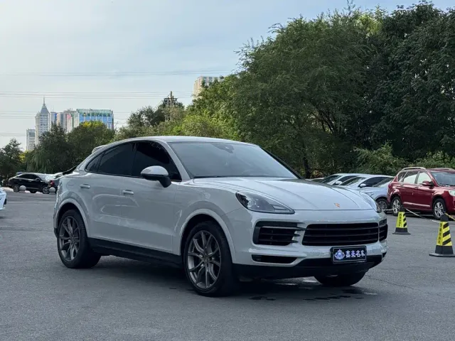 Porsche Cayenne — Фото автомобиля 3