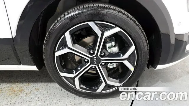 Kia Niro The All New Niro Signature — Фото автомобиля 5