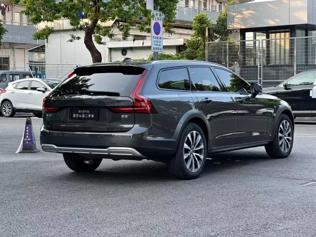 Volvo V90 — Фото автомобиля 4