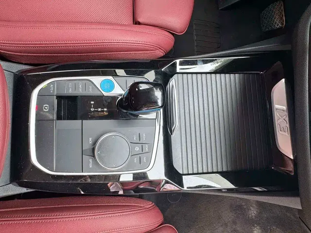 BMW iX3 — Фото автомобиля 10