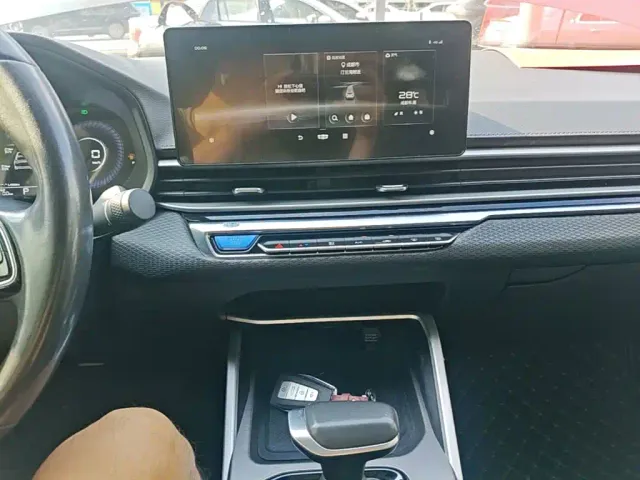 Geely Emgrand — Фото автомобиля 12