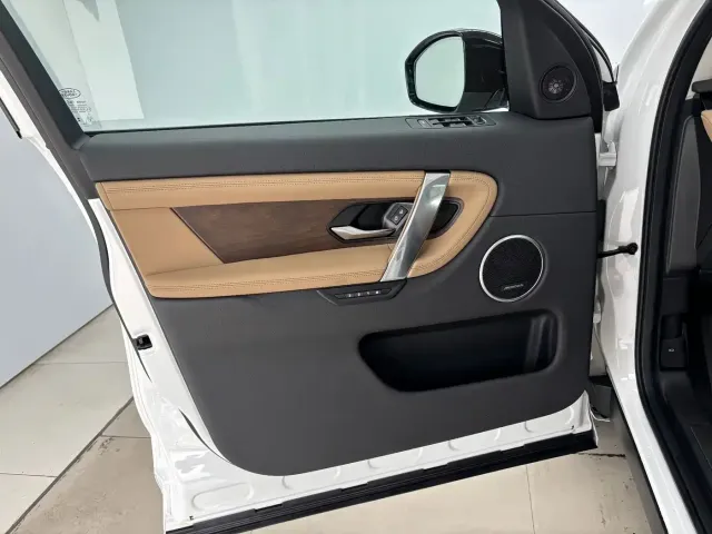 Land Rover Discovery Sport — Фото автомобиля 10