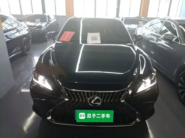 Lexus ES — Фото автомобиля 2