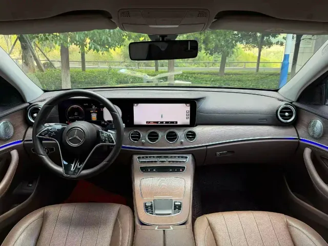 Mercedes-Benz E-Class — Фото автомобиля 5