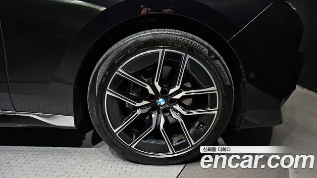 BMW 7-Series — Фото автомобиля 21
