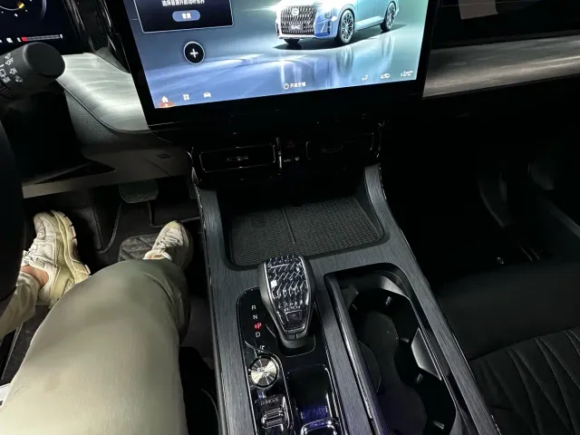 GAC Trumpchi GS8 — Фото автомобиля 22