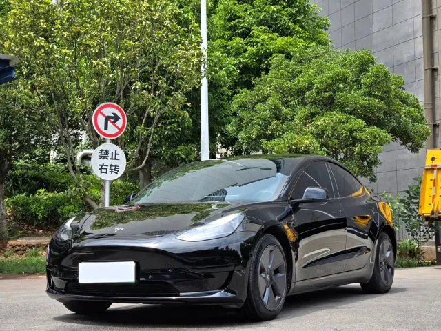 Фотография автомобиля — Tesla Model 3