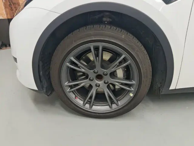 Tesla Model Y — Фото автомобиля 22