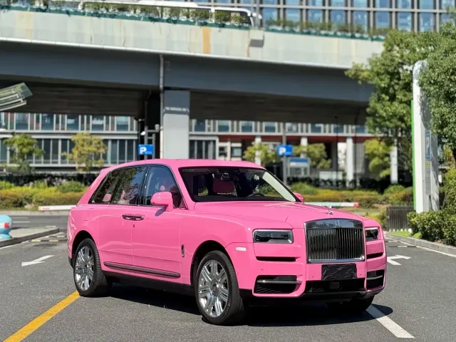 Rolls-Royce Cullinan — Фото автомобиля 2
