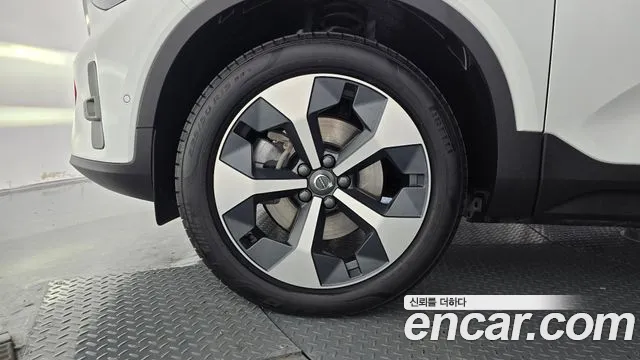 Volvo XC40 — Фото автомобиля 5