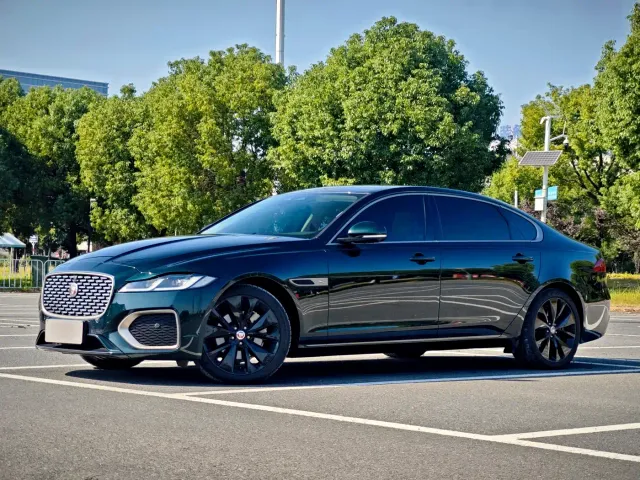 Фотография автомобиля — Jaguar XFL