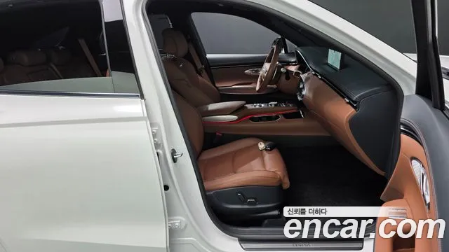 Genesis GV70 — Фото автомобиля 16