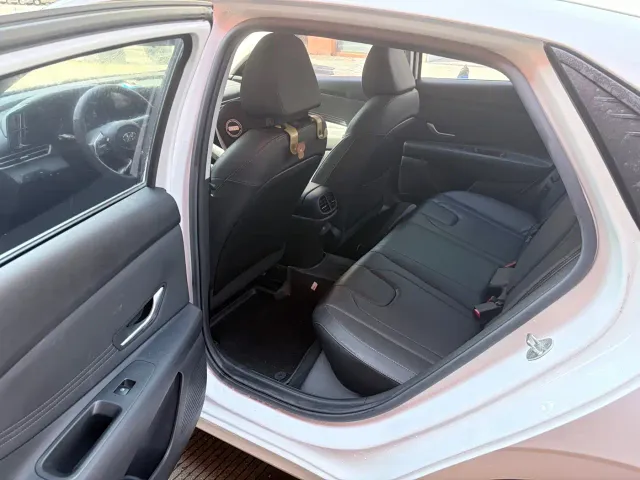 Hyundai Elantra — Фото автомобиля 7