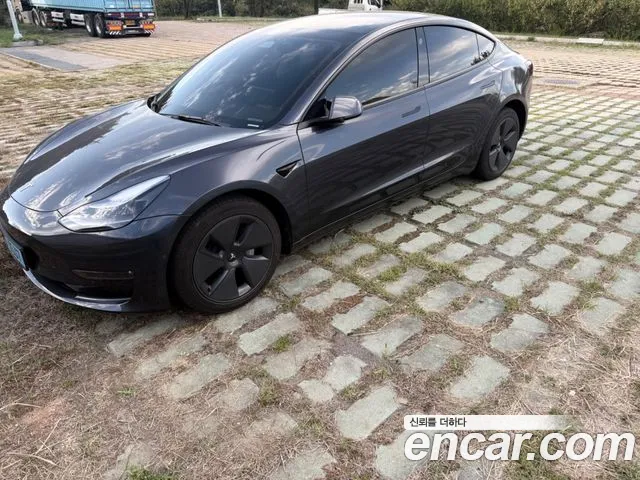 Tesla Model 3 — Фото автомобиля 2