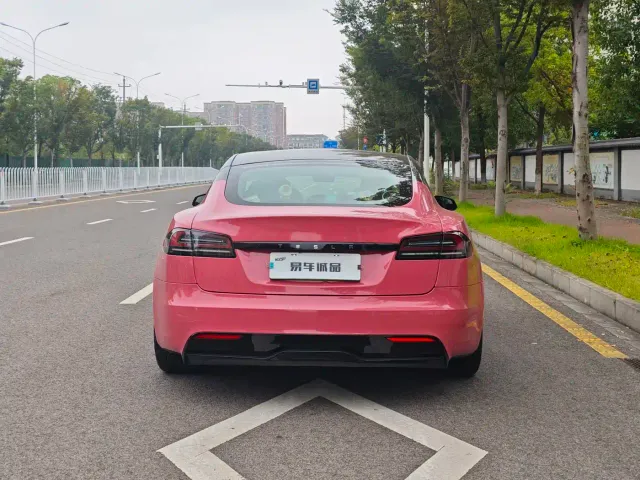 Tesla Model S — Фото автомобиля 8