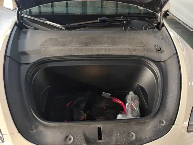 Tesla Model Y — Фото автомобиля 19