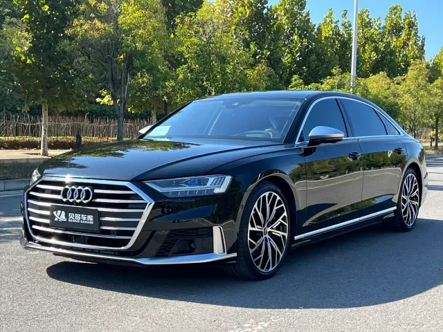 Фотография автомобиля — Audi S8