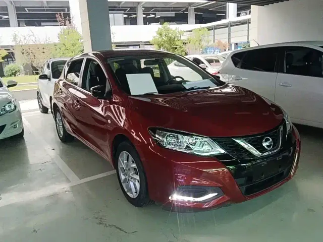 Nissan Tiida — Фото автомобиля 3