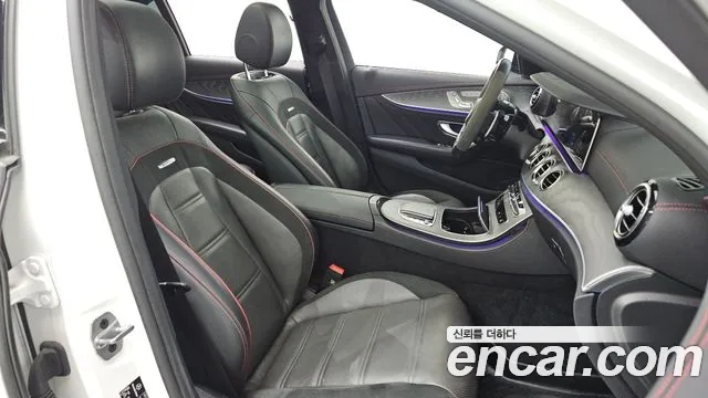 Mercedes-Benz E-Class — Фото автомобиля 26