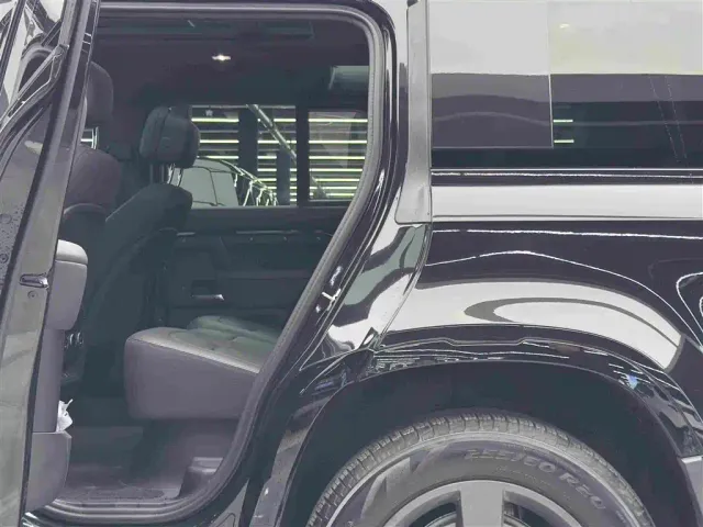 Land Rover Defender — Фото автомобиля 9