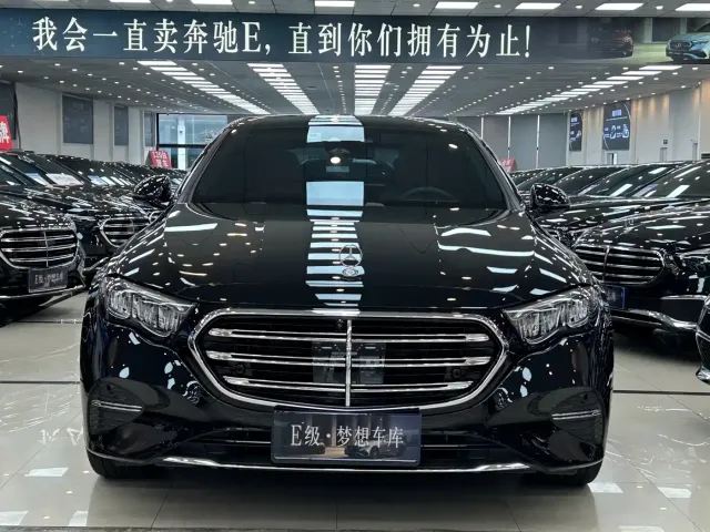 Фотография автомобиля — Mercedes-Benz E-Class