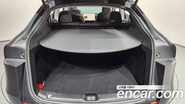 Tesla Model Y — Фото автомобиля 16