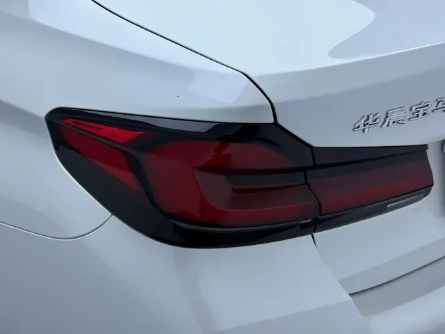BMW 5 Series — Фото автомобиля 17