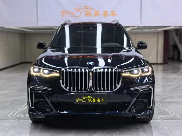 BMW X7 — Фото автомобиля 2