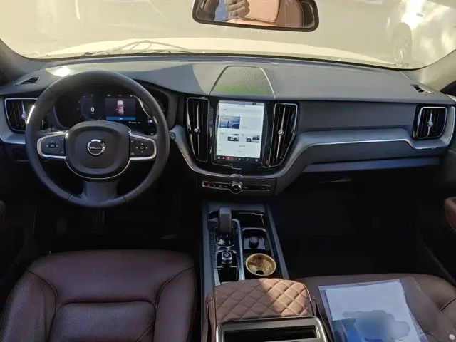 Volvo XC60 — Фото автомобиля 5