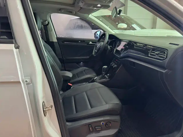 Volkswagen T-Roc — Фото автомобиля 9