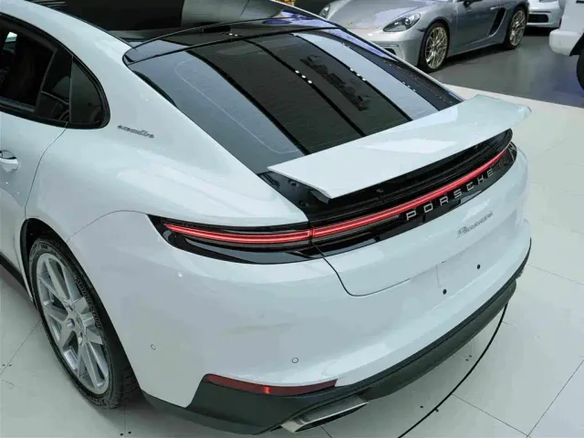 Porsche Panamera — Фото автомобиля 25