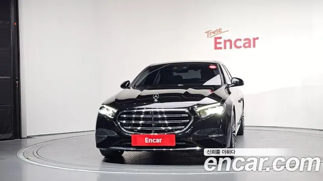 Mercedes-Benz E-Class — Фото автомобиля 2