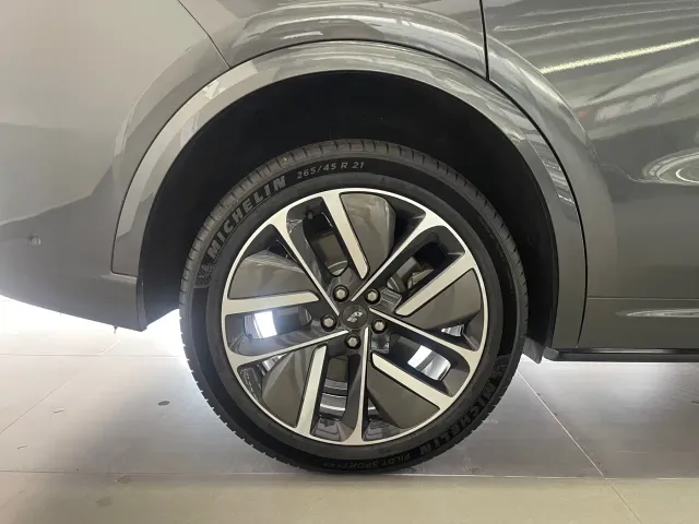 Li Auto L9 — Фото автомобиля 10