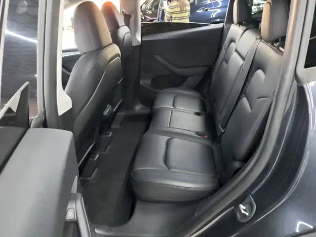 Tesla Model Y — Фото автомобиля 16