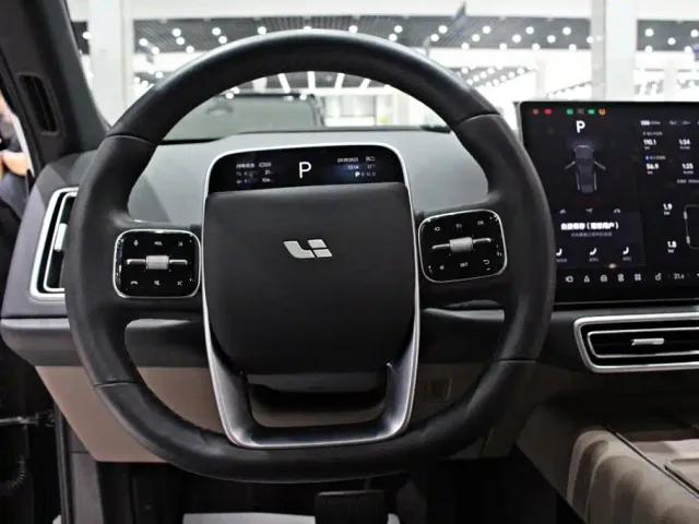 Li Auto L6 — Фото автомобиля 5