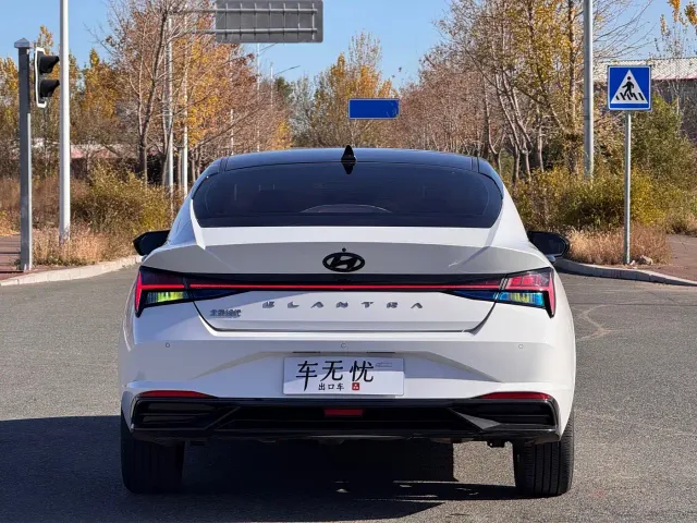 Hyundai Elantra — Фото автомобиля 5