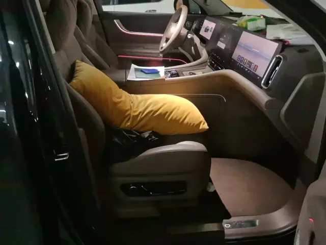 AITO Wenjie AITO M9 2024 Model Extended Range Ultra Edition 52kWh 5-Seater — Фото автомобиля 8