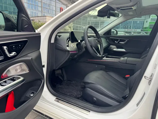 Mercedes-Benz E-Class — Фото автомобиля 4