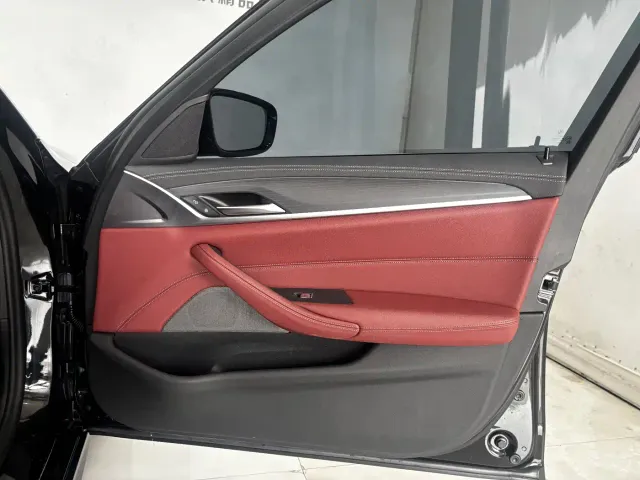 BMW 5 Series — Фото автомобиля 25