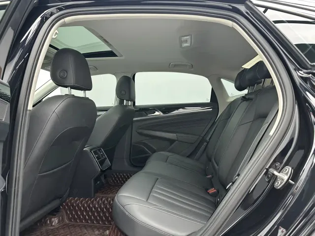 Volkswagen Passat — Фото автомобиля 5