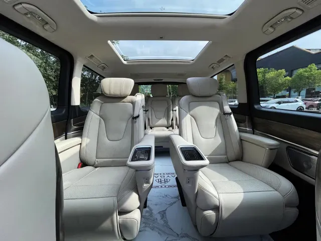 Mercedes-Benz V-Class — Фото автомобиля 15