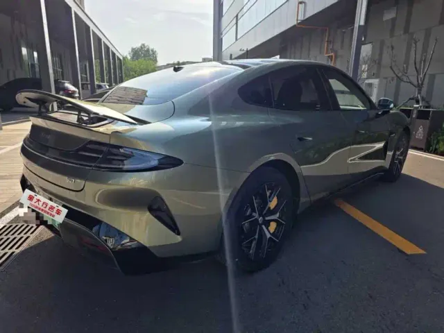 Xiaomi SU7 — Фото автомобиля 3