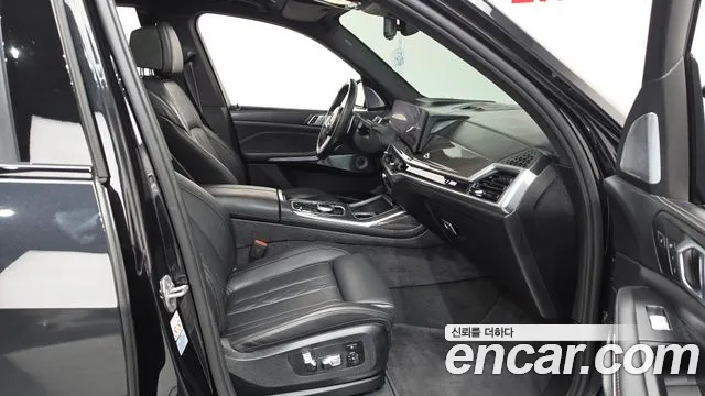 BMW X7 M60i xDrive M Sport 6 мест — Фото автомобиля 24