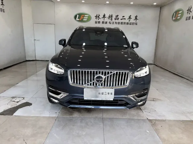 Volvo XC90 — Фото автомобиля 2