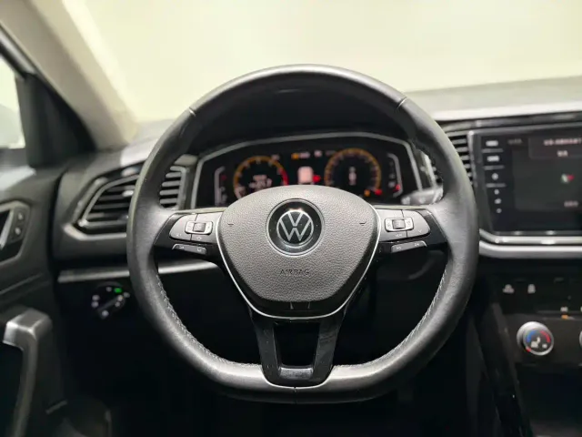 Volkswagen T-Roc — Фото автомобиля 9