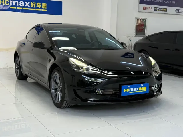 Tesla Model 3 — Фото автомобиля 3