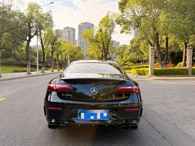 Mercedes-Benz E-Class — Фото автомобиля 5