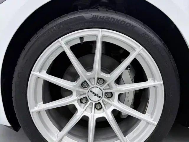 Tesla Model 3 — Фото автомобиля 7