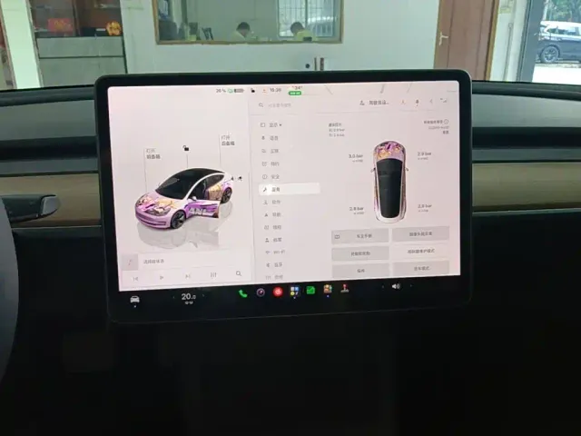 Tesla Model 3 — Фото автомобиля 12